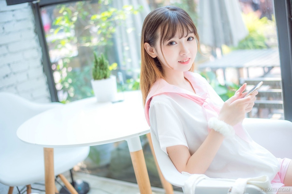 虽然有庞统、法正在背后谋划，但如果没有这种已经逐渐尖锐的矛盾，益州世家不要太贪心，刘璋后来的吃相也不要那么难看，也不至于如今走到今天这众叛亲离的一步。